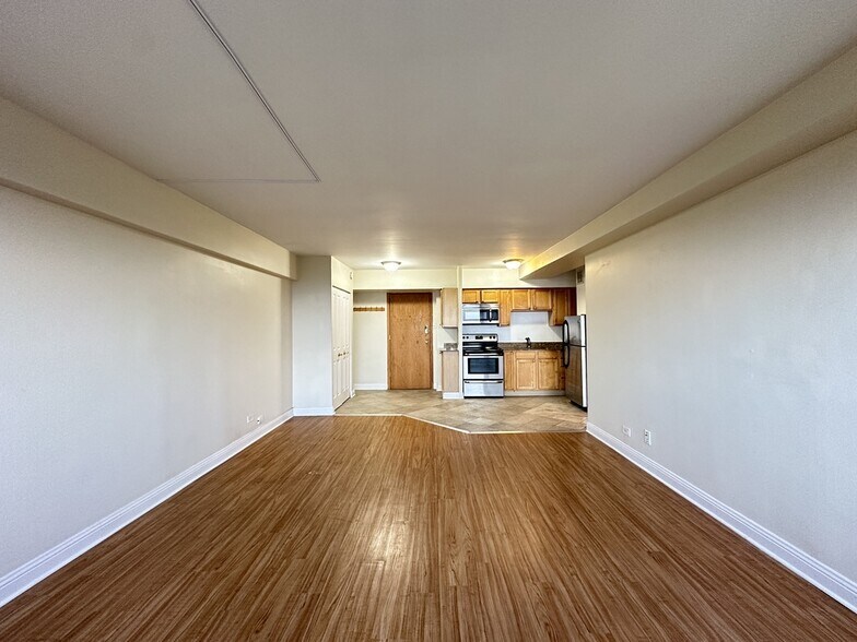 Building Photo - 4180 N Marine Dr