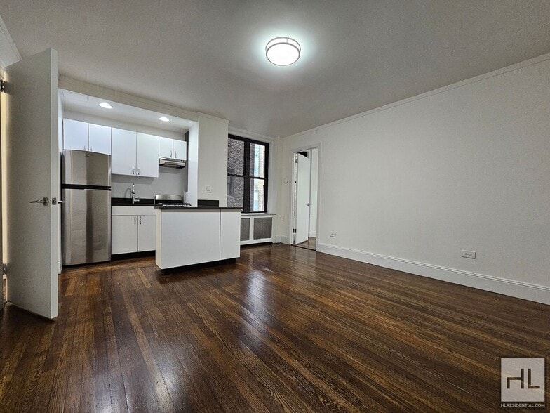 Primary Photo - EAST 46 STREET