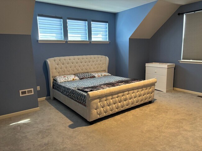 Building Photo - 708 Alban Aly