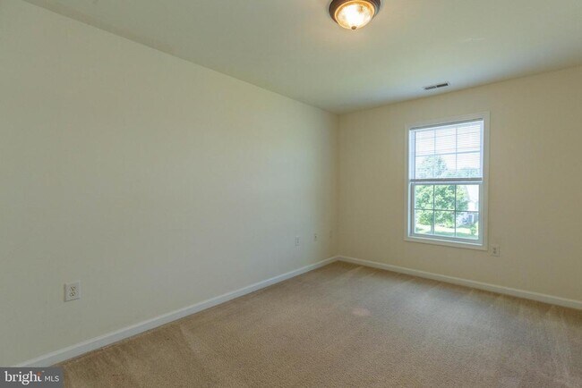 Building Photo - 59 Stork Ln