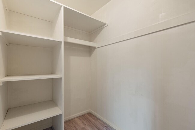 Building Photo - 25307 Shiawassee Cir