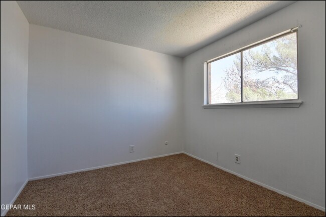 Building Photo - 10605 Kinross Ave
