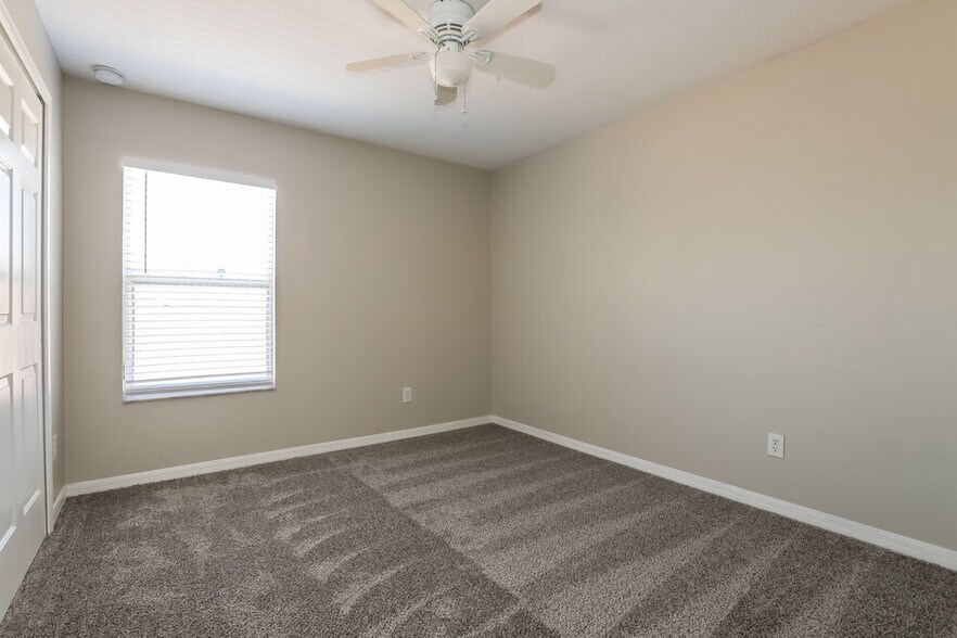 Building Photo - 319 Vine Cliff St