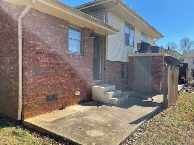 Building Photo - Charming 2-Bedroom Apartment – February Move-In Available!