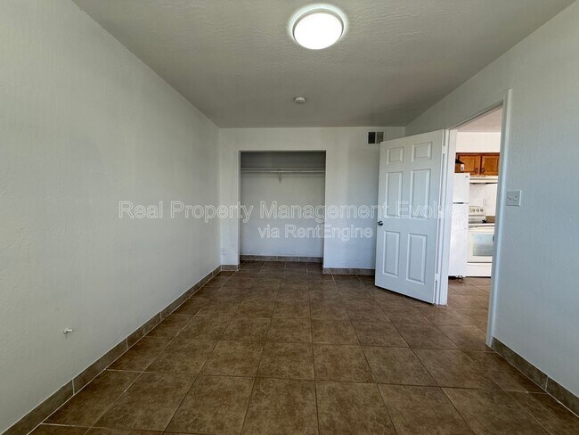 Building Photo - 3223 W Madison St