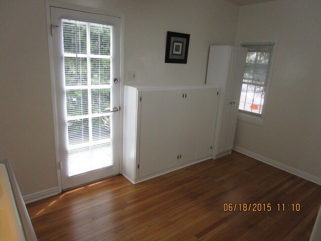 Kitchen door to patio - 1352 Ocean Park Blvd