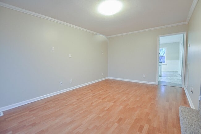 Building Photo - Pet Friendly Four Bedroom!