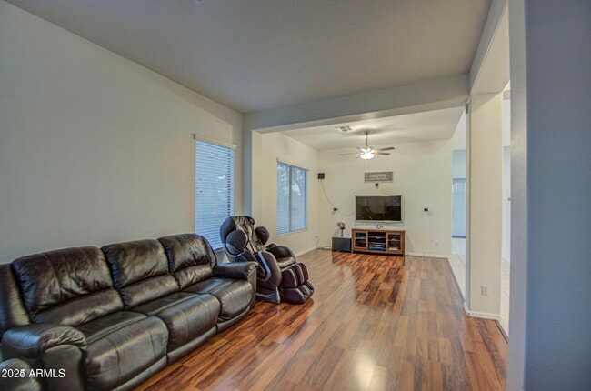 Building Photo - 218 E Sunburst Ln