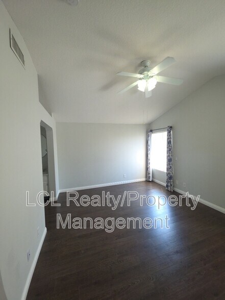 Building Photo - 24099 Golden Pheasant Ln