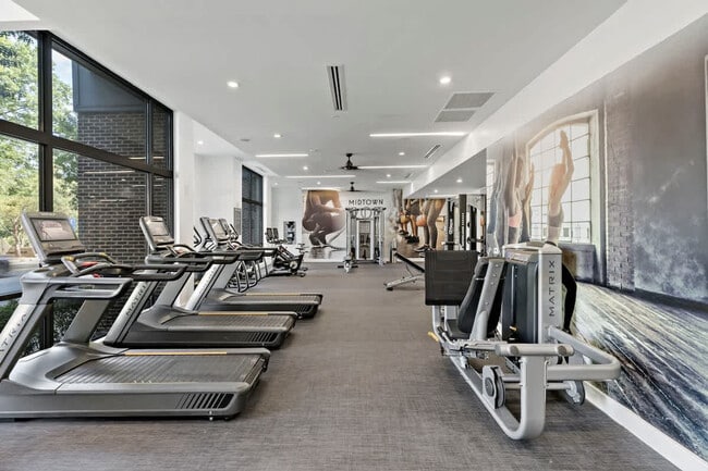 Building Photo - 205 S Kings Dr