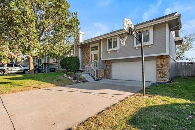 Building Photo - Exceptional Millard School District Home For Rent