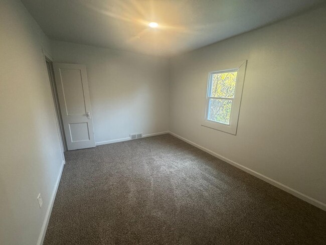 Building Photo - 149 Farrand Park