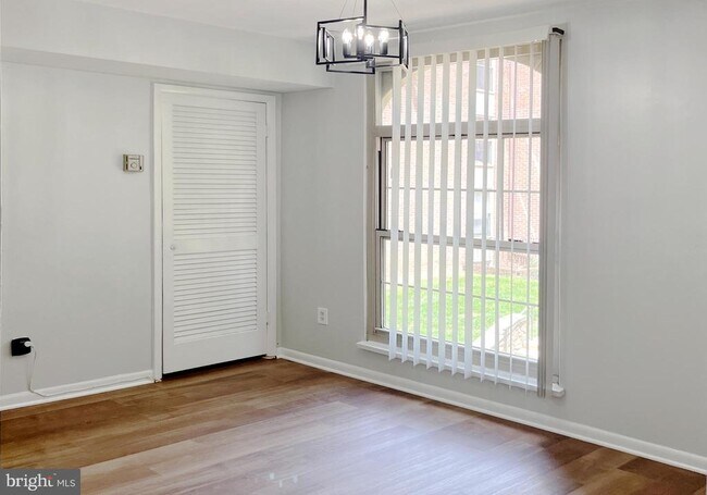Building Photo - 3322 Woodburn Village Dr