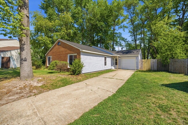 Building Photo - 3 BEDROOM RANCH HOME WITH GARAGE FOR RENT IN CENTRAL VIRGINIA BEACH!