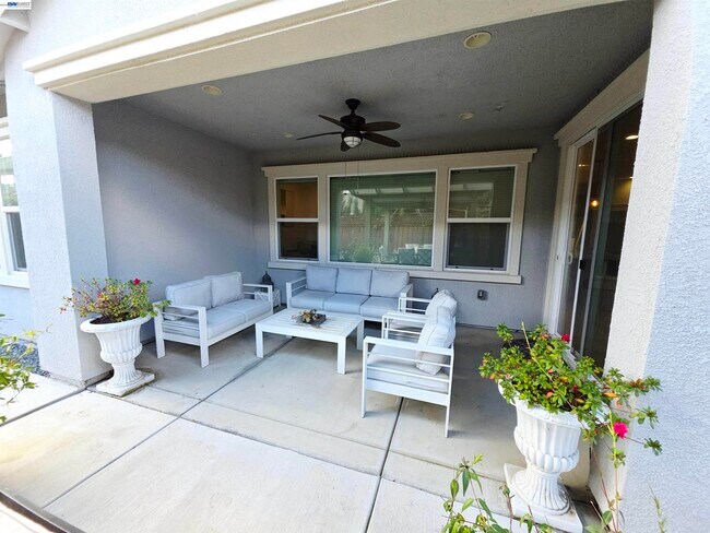 Building Photo - 2488 Remy Cantos Dr