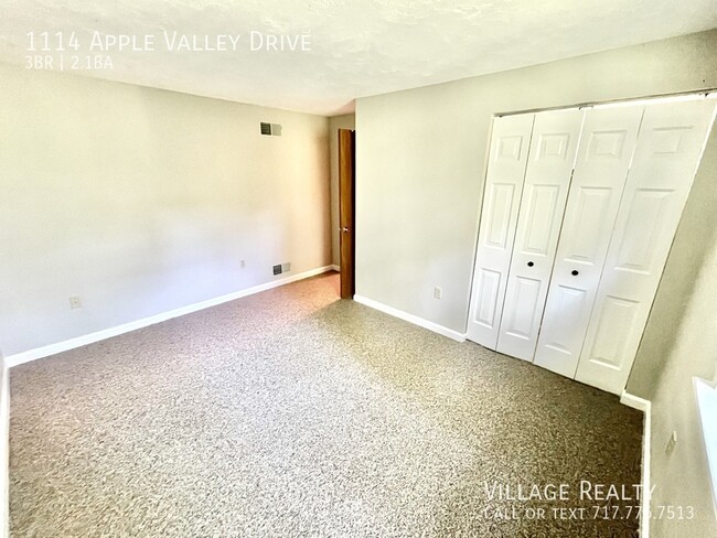 Building Photo - Extremely spacious 3-bed townhome in Dalla...