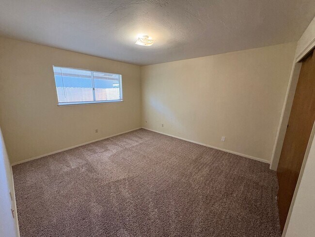 Building Photo - 4145