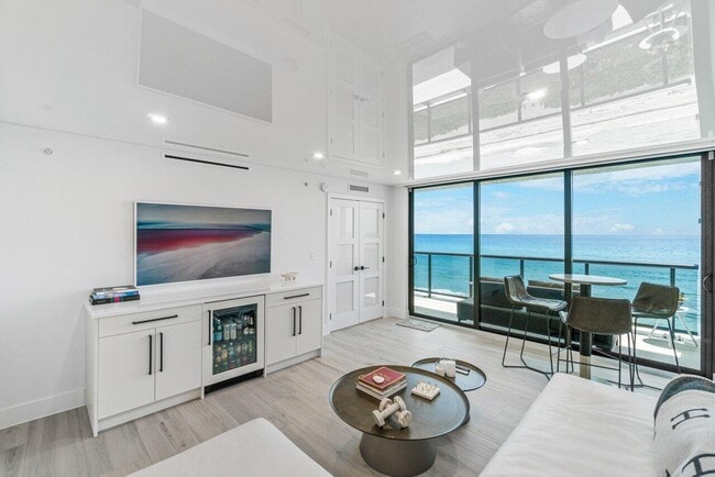 Building Photo - 3115 S Ocean Blvd