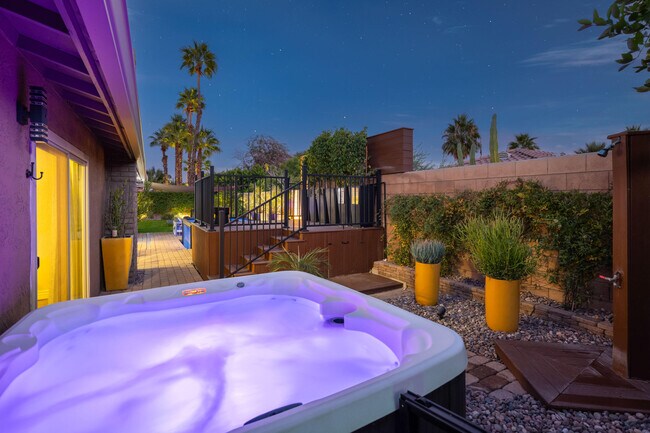 Building Photo - 1289 E Caleta Way