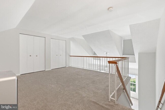 Building Photo - 7691 Northern Oaks Ct