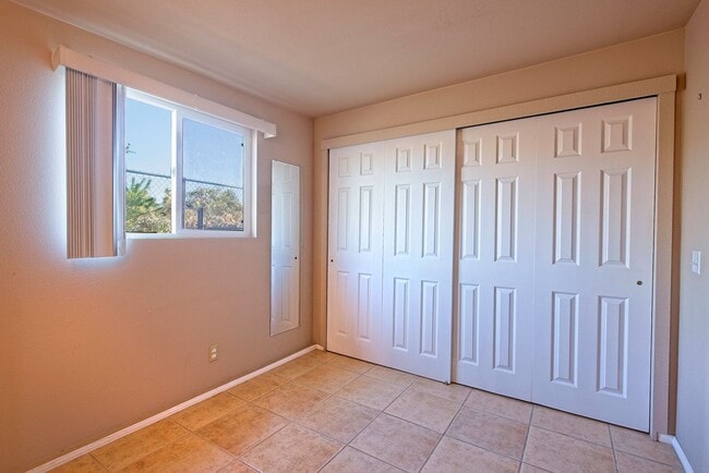 Building Photo - Clean and Airy Casita with Tons of Storage!
