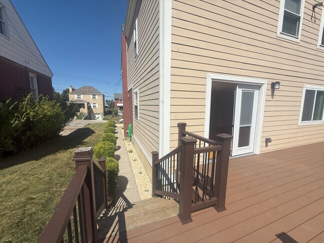 Building Photo - 1430 Simona Dr