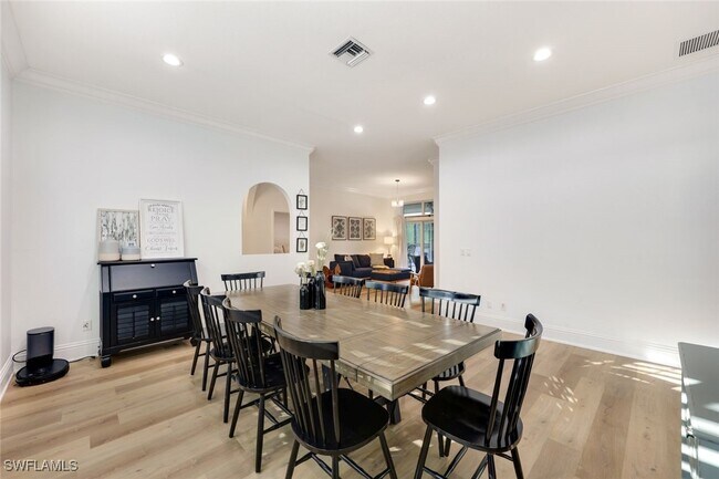 Building Photo - 7500 Woodland Bend Cir