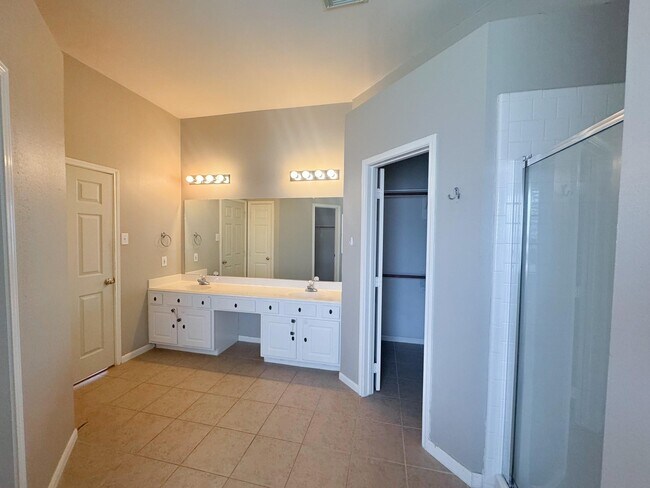 Building Photo - 19410 Bear Springs Dr