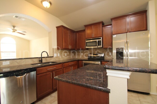 Building Photo - Your Dream Home Awaits on Raeburn Court!