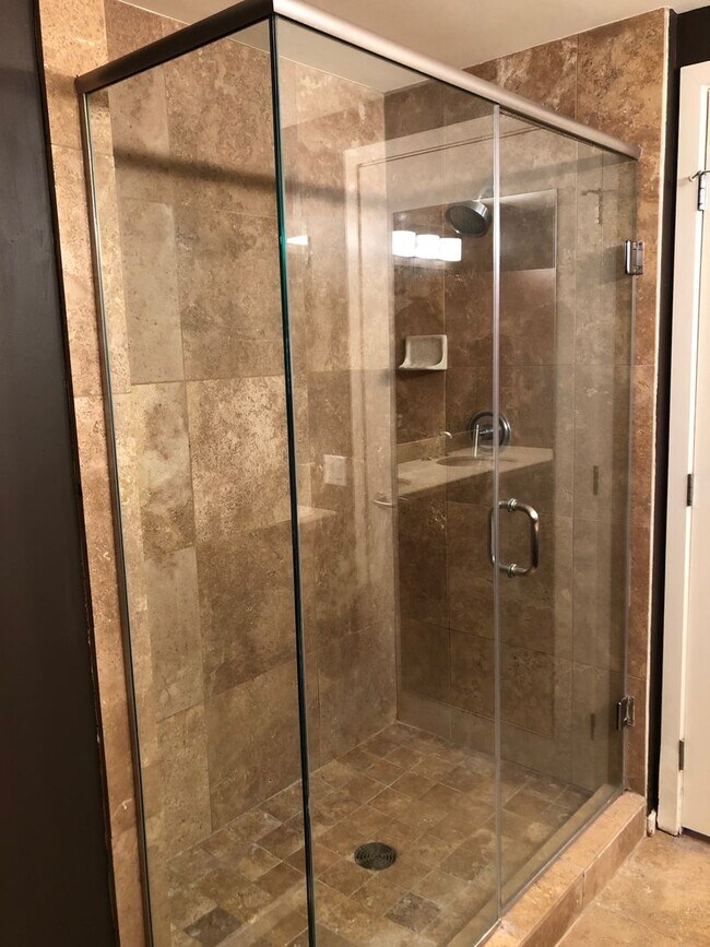 Building Photo - Experience Luxury Living at Optima Camelba...