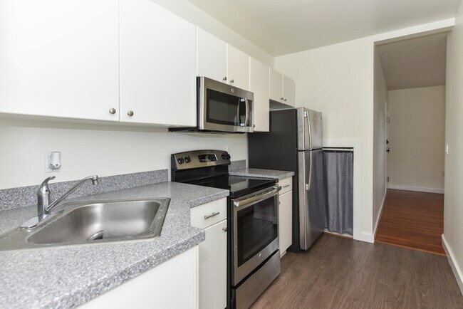 Building Photo - 717 2nd Ave S