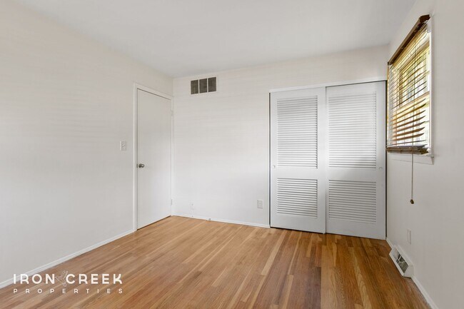 Building Photo - Beautiful Two-Bedroom with Fenced Yard in ...