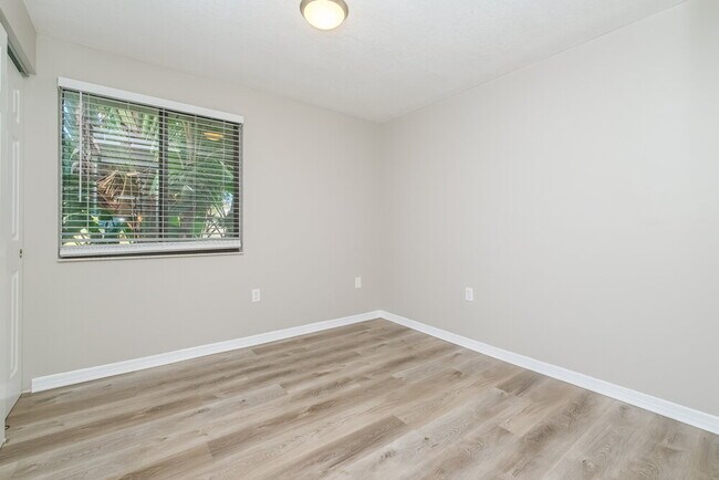 Building Photo - 1191 Mineola Cir