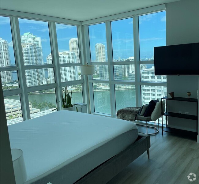 Building Photo - 950 Brickell Bay Dr