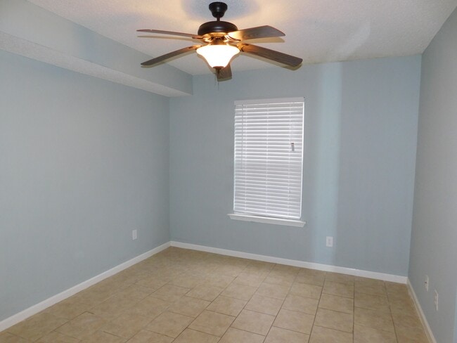 Building Photo - 535 3rd Loop Rd