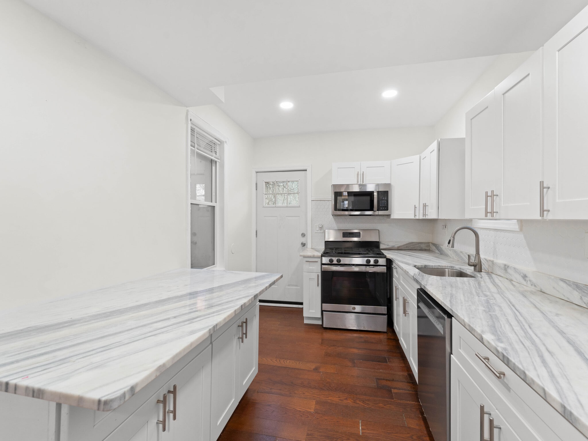 Building Photo - 2443 Nicholas St