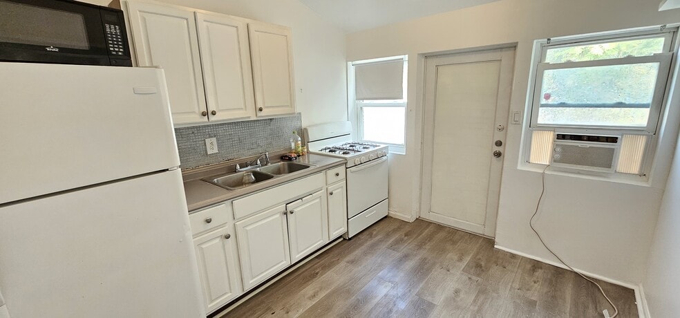 Building Photo - 1820 Roosevelt St