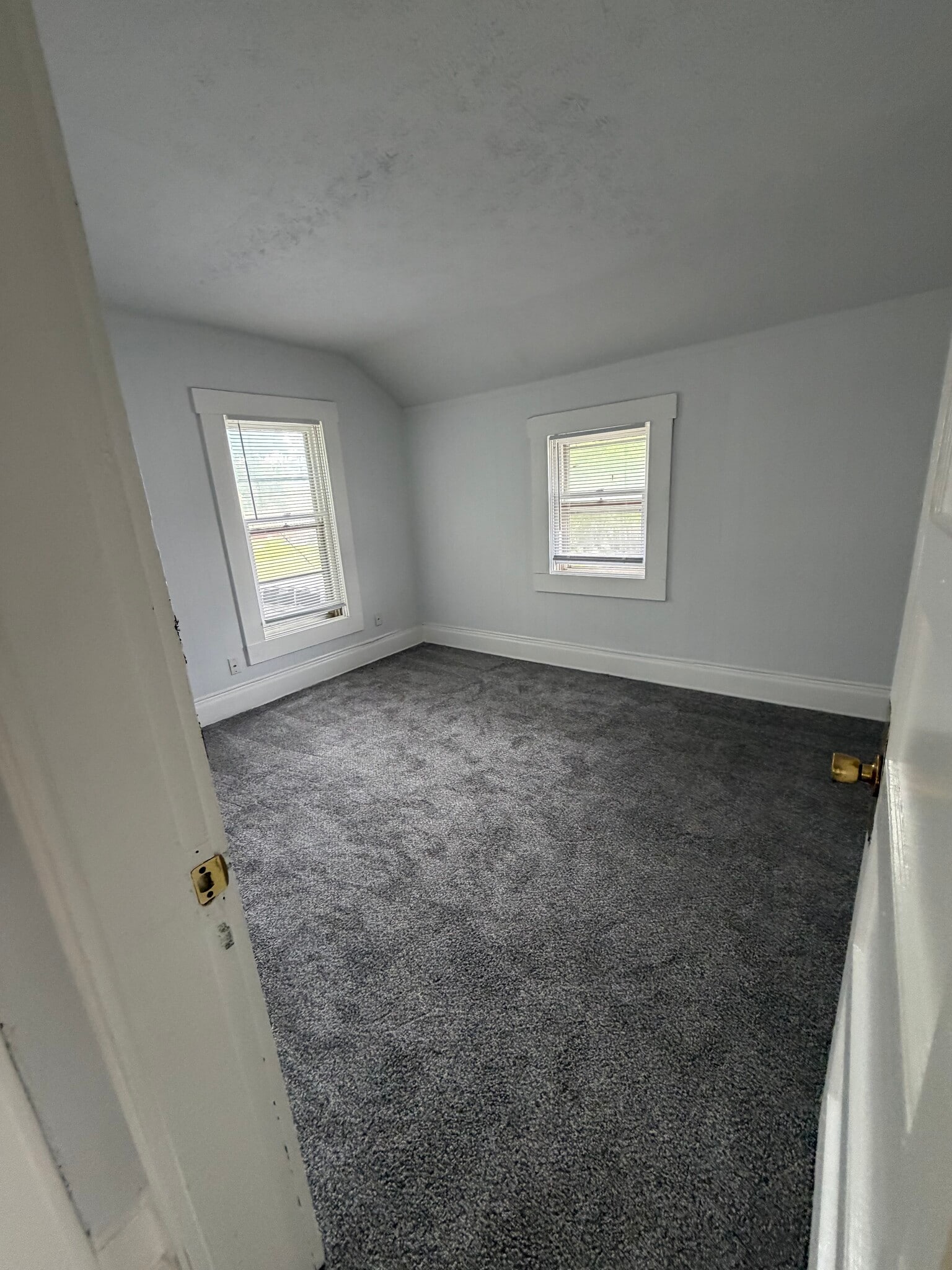 Bedroom - 998 E Whittier St