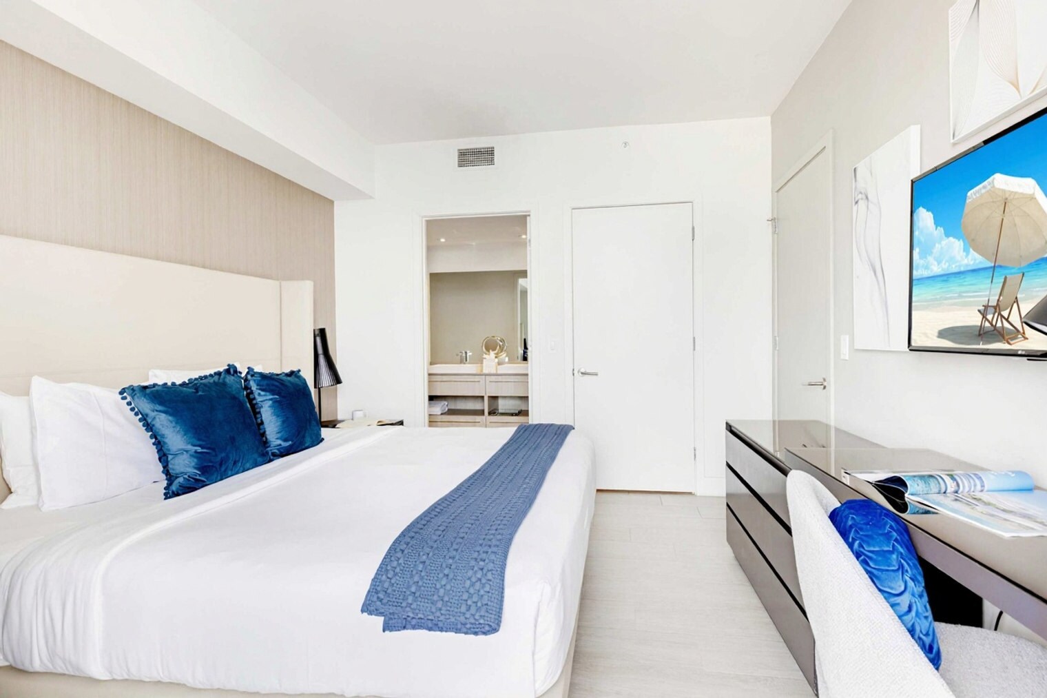 Building Photo - 4010 S Ocean Dr