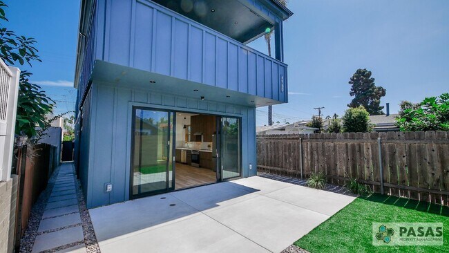 Building Photo - 4980 Narragansett Ave