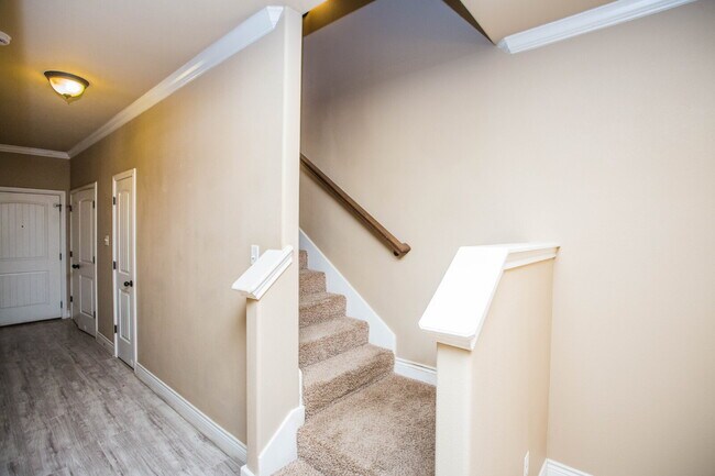 Building Photo - Charming 4 Bedroom, 2 Bath Two-Story Duplex