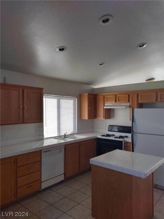 Building Photo - 4856 Minturn Ave