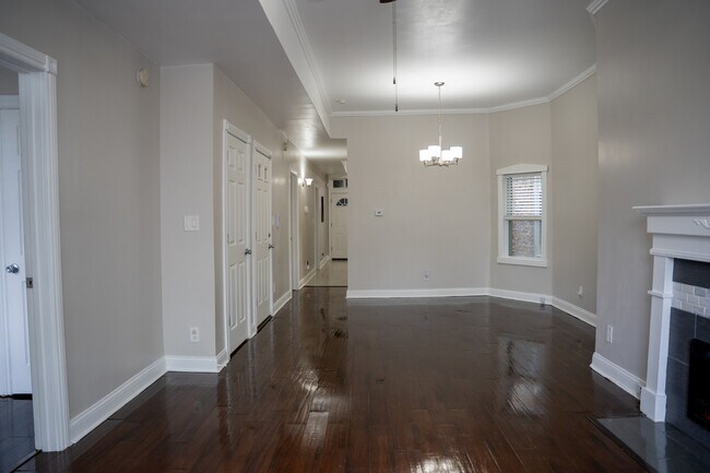 Building Photo - 6611 S Rhodes Ave