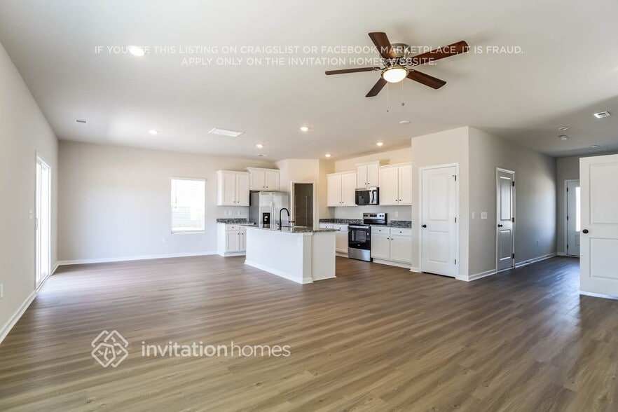 Building Photo - 3355 Fox Hall Dr