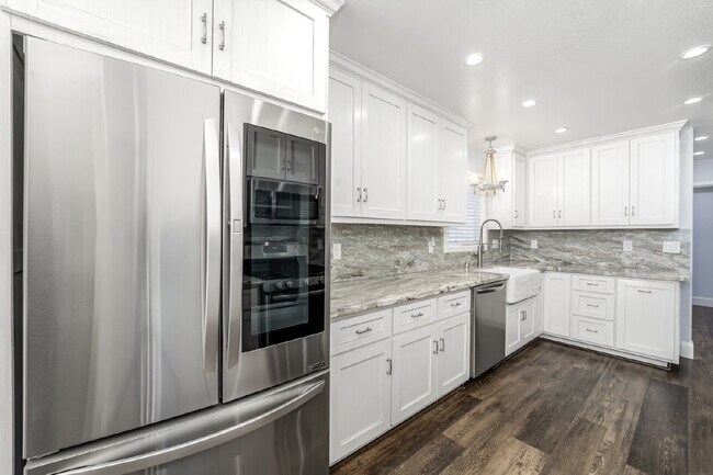 Building Photo - "Turnkey and Fully Remodeled Beachside Retreat with Cozy Fireplace & Modern Amenities in Newport ...