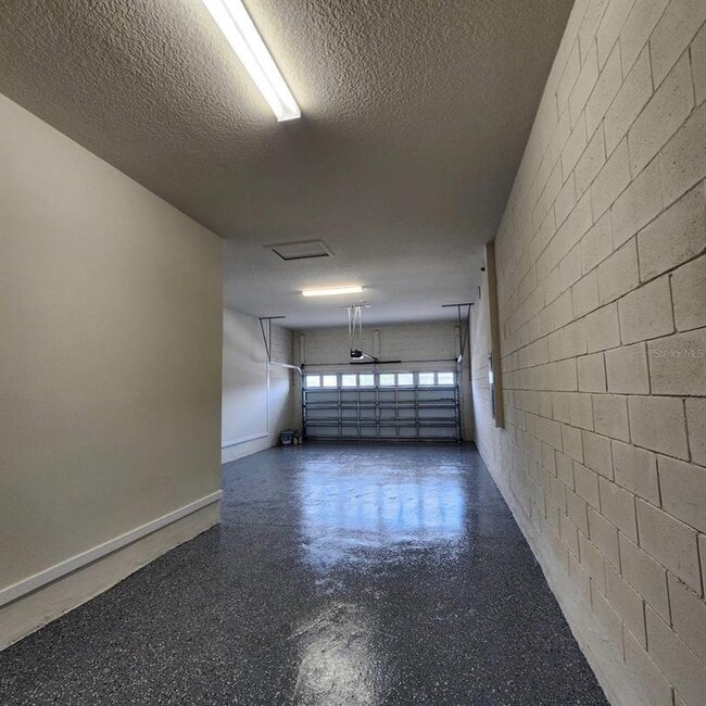 Building Photo - 15381 Willow Ridge Dr