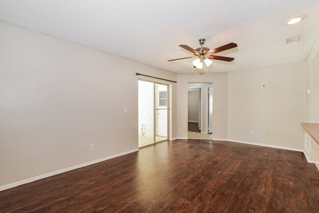 Building Photo - 409 Riverwoods Cir