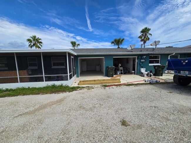 Building Photo - 346 Plaza Blvd