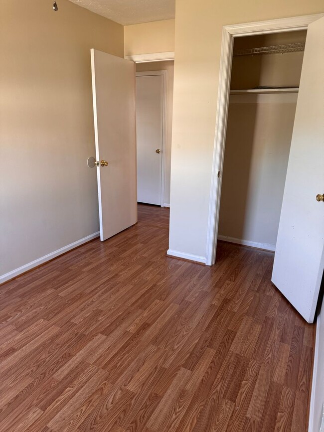 Building Photo - 3 Bedroom || 2.5 Bathroom Townhouse