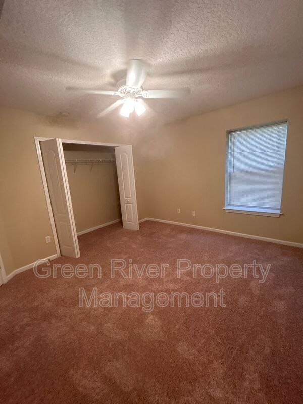 Building Photo - 2120 Stone Creek Dr